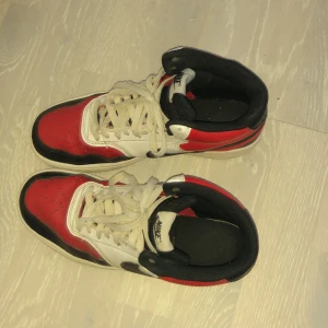 Snekers  - Ett par Snekers i storlek 42. Helt ockej skick