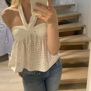 Zara tubtopp - Super gullig  och populär topp från zara, perfekt nu inför sommaren!☀️🌸. Bara att skriva vid eventuella frågor💘
