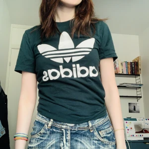 Adidas tshirt! - Snygg adidas tshirt, aldrig använd :)