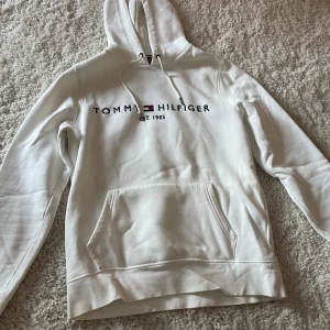Tommy hilfiger hoodie - Bra skick, strl M