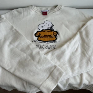 Peanuts Sweatshirt - jättesöt sweatshirt med peanuts tryck  använt alldeles för lite