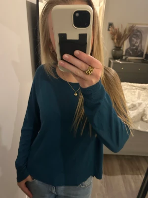 Tröja Zara. - Tröja från zara i så snygg färg och väldigt bra skick💙