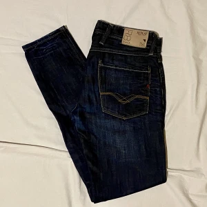 Replay anbass  - Replay anbass i riktigt bra skick. Tjockt material (hög GSM). 31/32