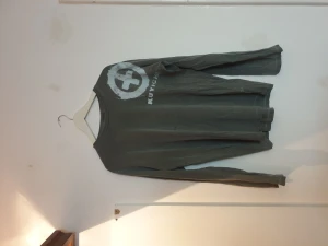 Kuyichi jumper - Grå herrtröja i gott dkick. Lyckas inte hitta storleksmarkering  . Men L eller alt stor medium skulle jag tippa på.