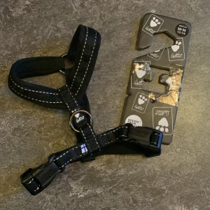 Hund koppel - Hund koppel som jag köpte till min hund som var fel storlek. Gick ej lämna tillbaka så den är endast provad. 