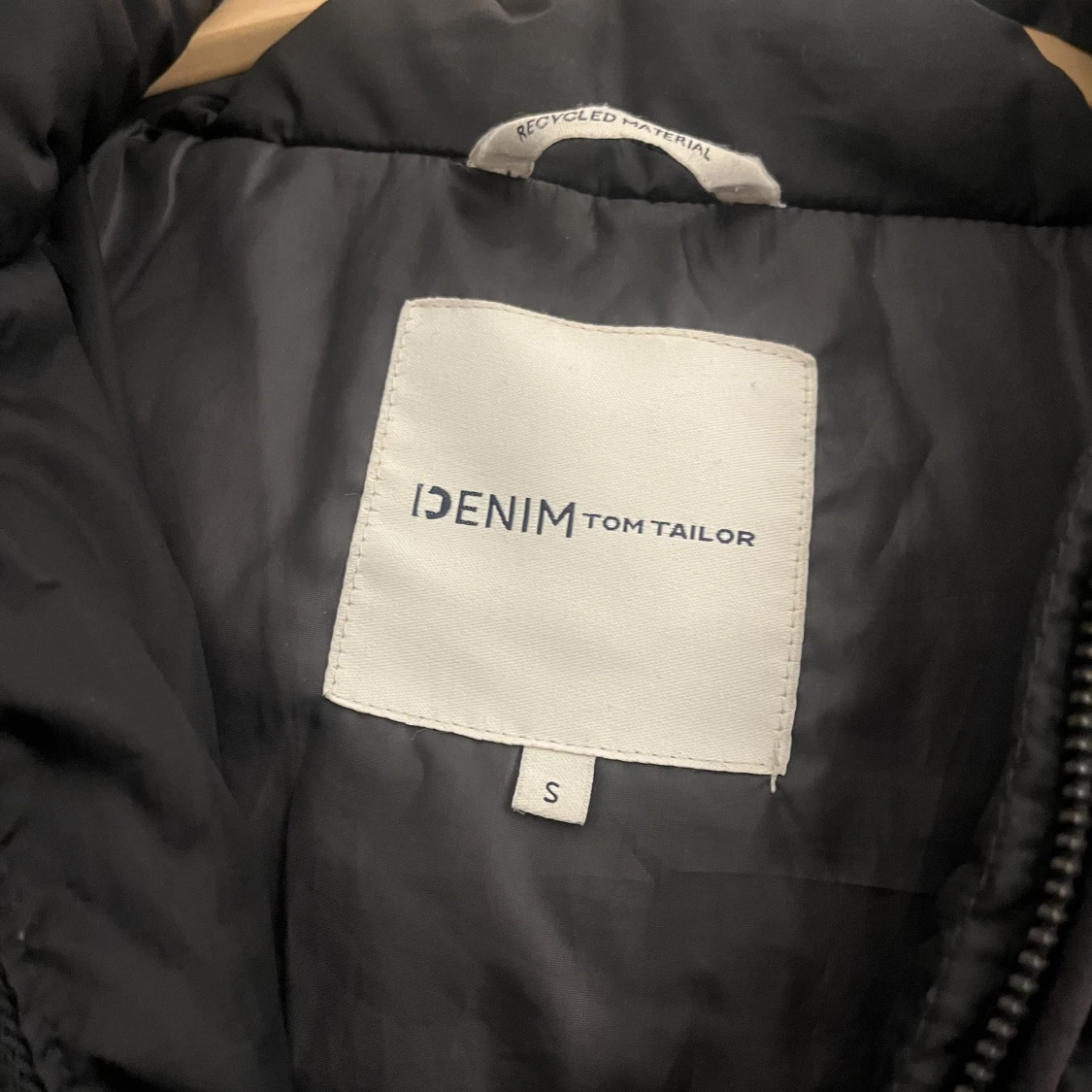 Svart puffjacka - 90