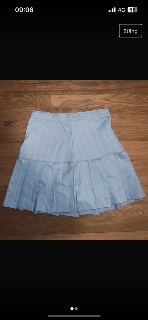 Utsvängd kjol - Oanvänd Passar vuxen xs också 