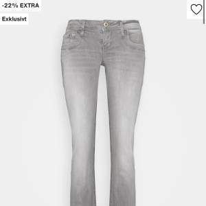 Hej, säljer nu mina mycket populära och slutsålda gråa Ltb jeans i modellen valerie. Inga defekter och väl omhändertagna. Kan även tänka mig att byta mot ett par i 25/34 eller 25/32. Kontakta mig vid frågor eller funderingar. ❤️ dom är förlängda.