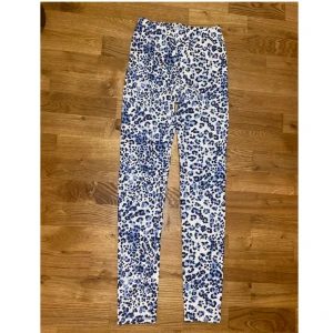 Helt oanvända Gap leopard leggings - Leggings från Gap kids som aldrig är använda i storlek 152/162
