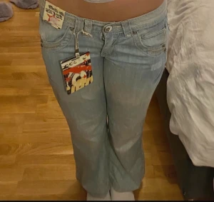 low waist jeans  - jättesnygga jeans💓, aldrig använda. säljer pga förstora i midjan. prislappen är ej kvar. inte mina bilder!