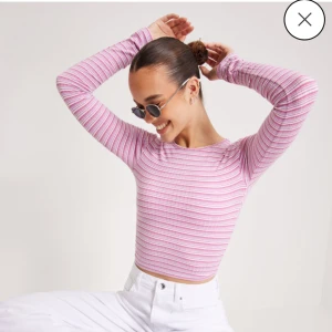 Topp - Nly trend tröja, knappt använd 