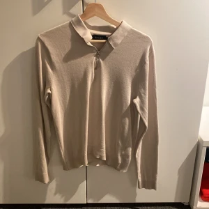 Zip tröja från riley - Storlek S sitter ganska litet