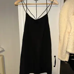 Polyblend dress with strappy detailing all over the shoulders and the back. Straight hem. Polyester blend. Moderately used great condition. Smoke and pet free storage space. Will gladly take more pics. Disclaimer: Please expect some general wear in all se