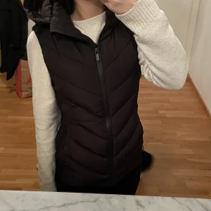 Zara väst - Fin Zara väst som endast är använd 2-3 gånger!