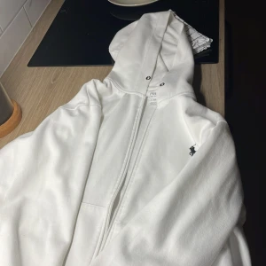 Polo zip - Polo vit zip 10/10  Snören saknas  S men passar M bättre 