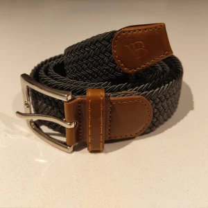Flätat bälte mörkgrå - Flätat bälte mörkgrå | 100-110cm  lång | helt ny aldrig använd 10/10 kvalite | skriv om du har frågor