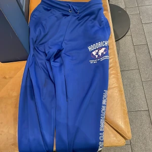 Hoodrich mjukisar  - Blå hemlig ficka äkta limited 