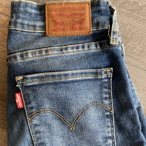 Levi’s jeans  - Blå Levi’s jeans. Väldigt fint skick💙