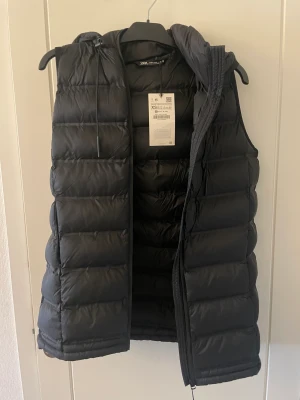 Väst i dun  - Helt ny oanvänd väst med prislapp kvar