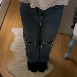 Raka jeans - Ett par blå jeans i mycket gott skick, använda ca 3 gånger. Storlek 34 men passar även 36