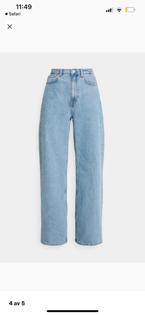 Baggy jeans - Säljer jeans från weekday i modellen Ace. De är helt slutsålda och är i storleken W25 L30. 