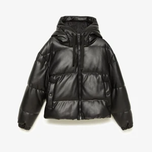 Pufferjacket  - Jättefin pufferjacket från Strandivarius. Jackan har skinnimitation. Varm och skön🌸