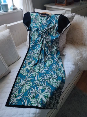 Klänning 👗 - Mycket fint klänning bara använd en gång 