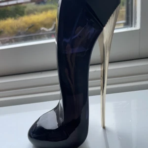 Caronlina herrera - Lite mer en hälften kvar!