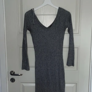 Grå långklänning  - Knappt använd. 