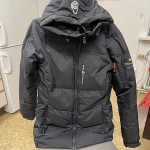 Sail Racing vinterjacka - Säljer en äkta sail racing jacka i fint skick storlek S🩷