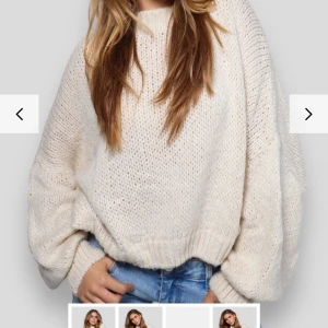 Stickad vit tröja  - Vit stickad tröja från meet me there. Slutsåld på hemsidan. Endast använd ca 2 gånger så i väldigt bra skick. Frakt tillkommer 