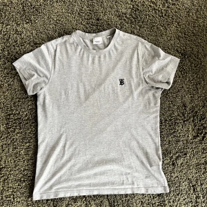 Burberry t-shirt - 8/10 Size xs, men passar större. 