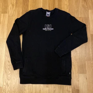 Helly-hansen sweet sktbs collab - Fin sweatshirt som jag säljer då jag ej har användning för den längre