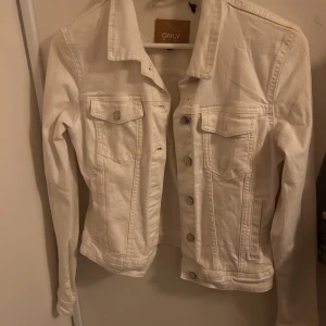 Jeansjacka  - Vit jeansjacka , stl 36
