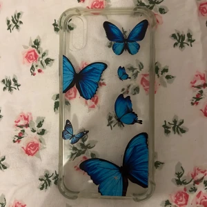 Mobilskal med fjärilar  - Ett superfint mobilskal för iphone Xs som jag säljer då jag byt mobil🫶🏼