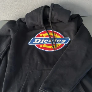 Dickies hoodie  - Skön luvtröja som knappt är använd💗