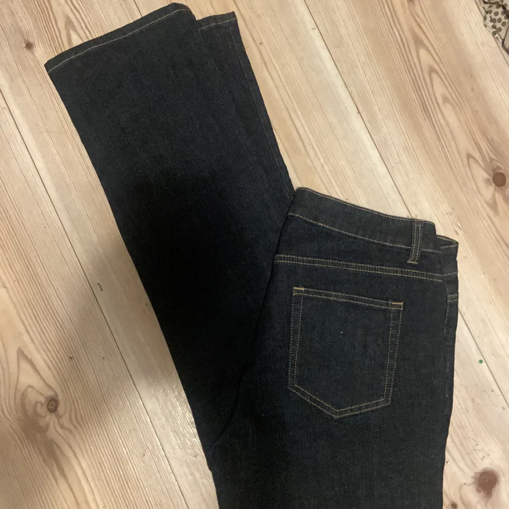 Vintage Lindex jeans. Dom är mid/lowwaist. midjemått: 82 cm+ stretch || Innerbenslängd: 84,5 cm. Jeans & Byxor.