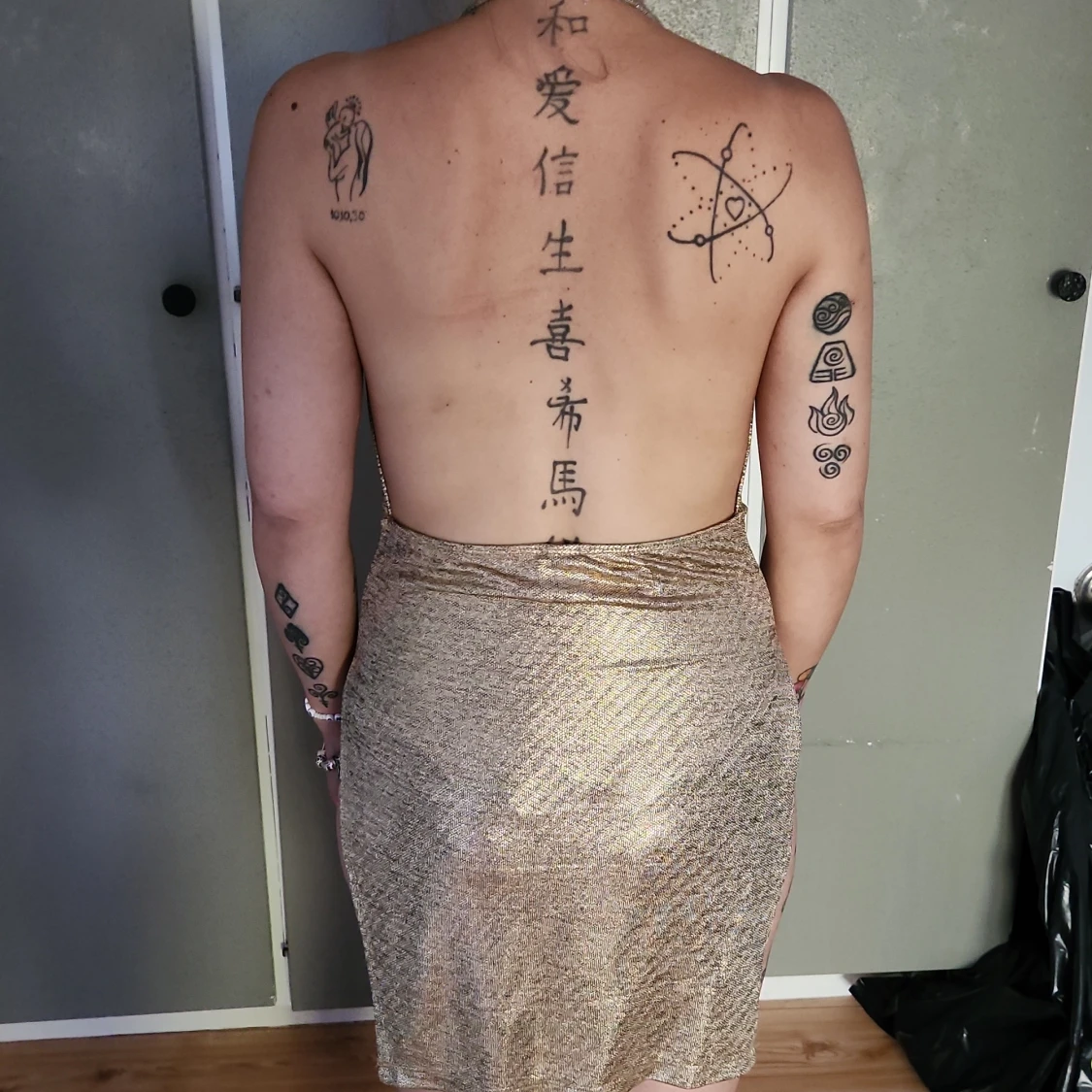 Open slit gold dress - 90