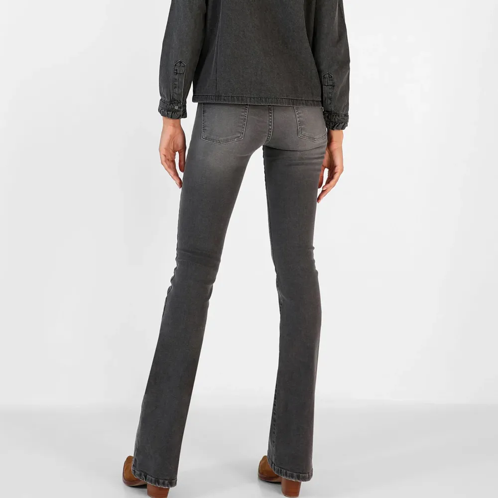 Så najs jeans från Scalpers!! Köpte för ca 900kr och säljer för 400kr🥰 Fint skick, storlek 36💘Najs färg nu i sommar!!🌸🌸. Jeans & Byxor.