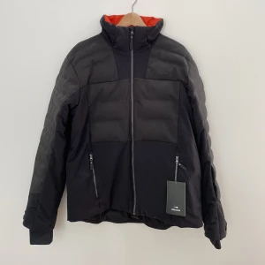 Eider Jacka - Helt ny / köpt för 4300kr Kapuschong ingår även och finns invecklad i jackan.