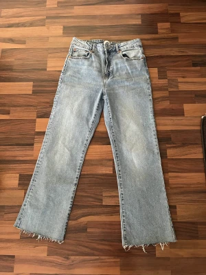 Raka jeans - Raka jeans ifrån lager 157. Dem har aldrig används. Skriv för mer bilder.