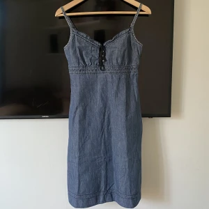 Jeansklänning - Söt jeansklänning från esprit💕