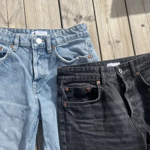 Jeans - Säljer dessa zara midwaist jeans💘 de är perfekta vardagsjeans💘säljer för 80kr+ frakt💘