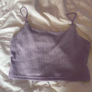 Två toppar - Två helt oanvända toppar 60kr för båda