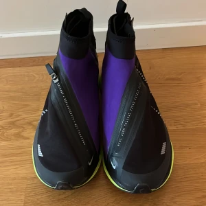 Nike Pegasus turbo shield ”Voltage Purple” - Ett par Nike Pegasus turbo shield voltage Purple Jag hitta på secondhand. Dom är i väldigt gott skick och Säljer dom då inte passade mig.