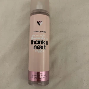 Ariana Grande bodymist - Ariana Grande thank u next bodymist 236ml🩷Lite använd men nästan hela är kvar🩷