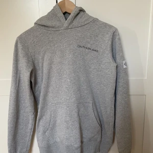 Calvin Klein hoodie - Säljer denna Calvin Klein hoodien💗
