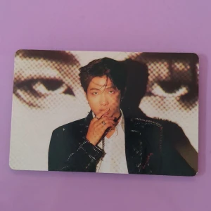 Inofficiell Bts RM Photocard - Säljer detta kort då den kanske kan skänka glädje åt någon annan. Obs! Det är priset+15kr frakt. Tveka inte att höra av er om ni undrar något!<3