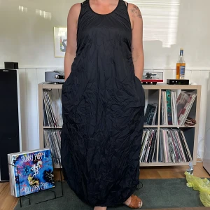 H&M studio S/S 2017 - Modell längd 166  Nyskick men skrynklig