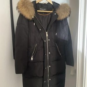 Hollies vinterjacka - Vinterjacka från hollies i gott skick. Använd ett fåtal gånger.